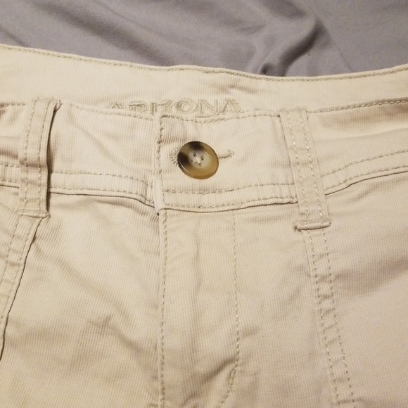 Tan shorts - Picture 3 of 4